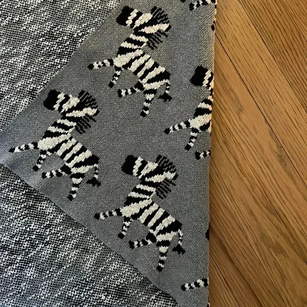 Zebra Blanket‎ - Picture 5 of 5